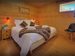 5 slaapkamers, een strijkplank/strijkijzer, wifi, beddengoed