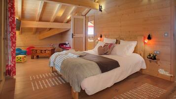 5 bedrooms, iron/ironing board, WiFi, bed sheets