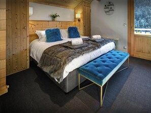 5 chambres, fer et planche à repasser, Wi-Fi, draps fournis