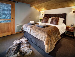 5 chambres, fer et planche à repasser, Wi-Fi, draps fournis