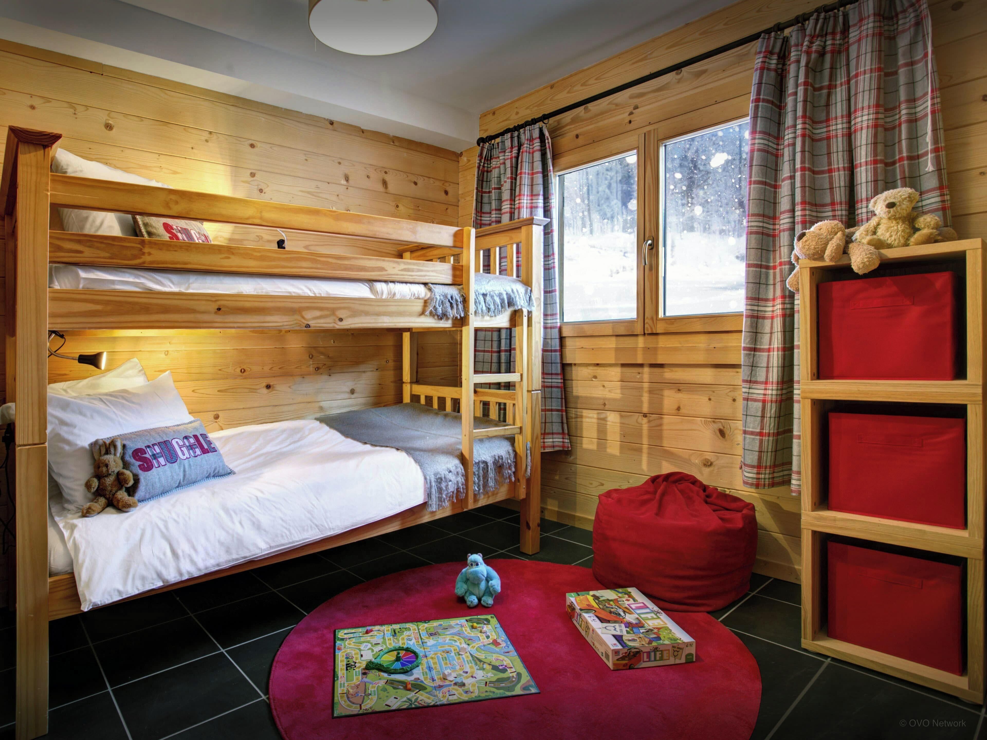 5 chambres, fer et planche à repasser, Wi-Fi, draps fournis