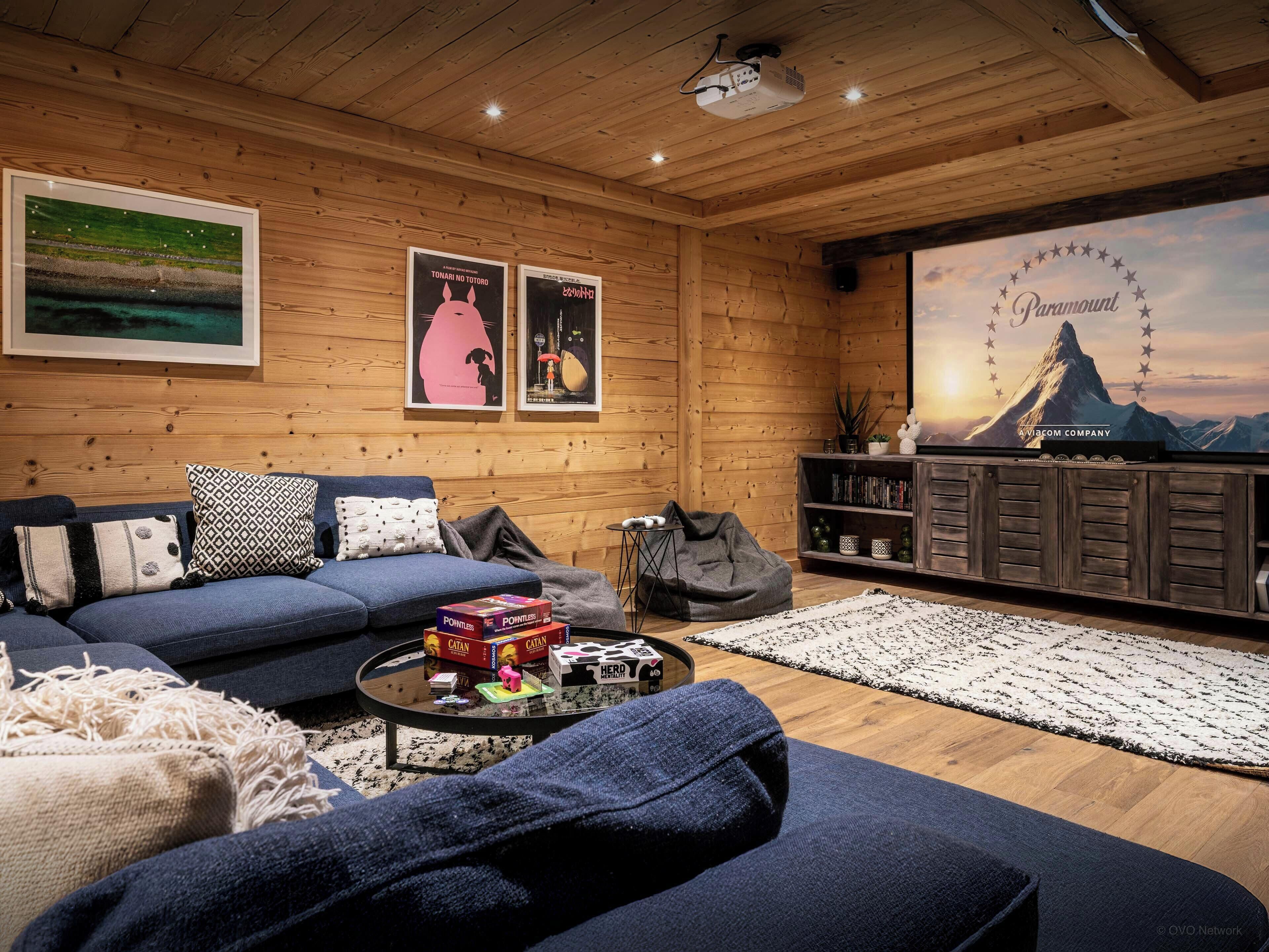 Tv, eldstad, tv-spel och dvd-spelare