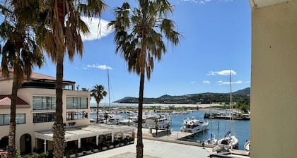 2-room apartment with terrace and parking 150m from the sea