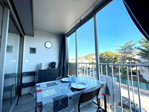 Dining - Cozy 2-room in Sète with parking, near beach (Sète)