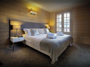 6 chambres, fer et planche à repasser, Wi-Fi, draps fournis