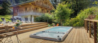 Chalet Le Mousqueton - ski base for 14 spa & mountain views - OVO Network