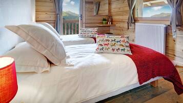 4 habitaciones, tabla de planchar con plancha, wifi y ropa de cama