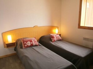 2 bedrooms