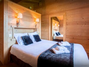 5 quartos, ferros/tábuas de passar roupa, Wi-Fi, roupa de cama