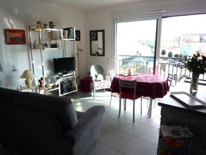 TV, DVD player