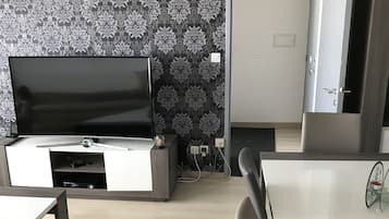 Appartement, 1 slaapkamer | Woonruimte | Flatscreentelevisie