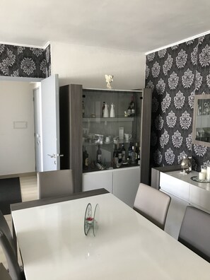 Apartment, 1 Bedroom | In-room dining - Time Away From Home (Asse)