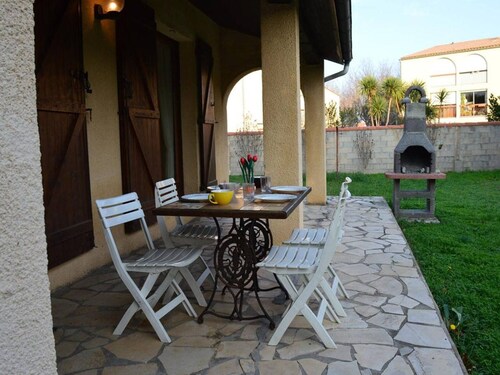 Familienvilla mit Garten in Strandnähe, 3 Schlafzimmer, Mezzanin, 7 Betten, Garage