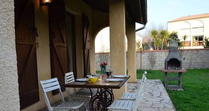 Familienvilla mit Garten in Strandnähe, 3 Schlafzimmer, Mezzanin, 7 Betten, Garage