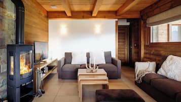 Fernseher, Kamin, DVD-Player, Tischtennisplatte