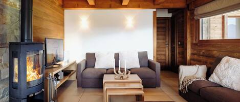 TV, fireplace, DVD player, table tennis