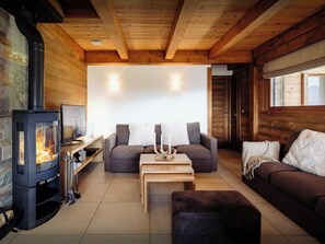 Fernseher, Kamin, DVD-Player, Tischtennisplatte