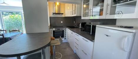 Køleskab, ovn, kogeplade, opvaskemaskine