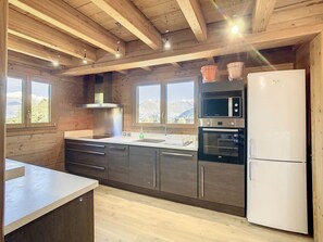 Frigorifero, microonde, lavastoviglie, tostapane