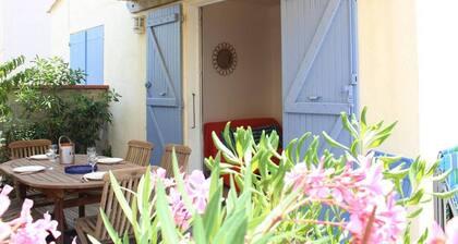 Gemütliches Ferienhaus mit Terrasse, in Strandnähe