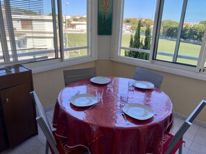Dining - 2-room apartment with parking, 150m from the beach (Sète)