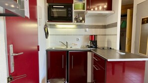 茶具/咖啡用具、冰箱、微波炉、烤箱