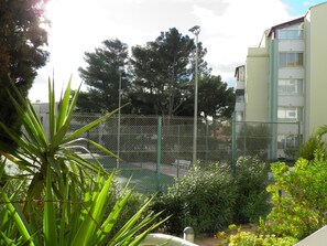 Property grounds - 2-room apartment with parking, 150m from the beach (Sète)