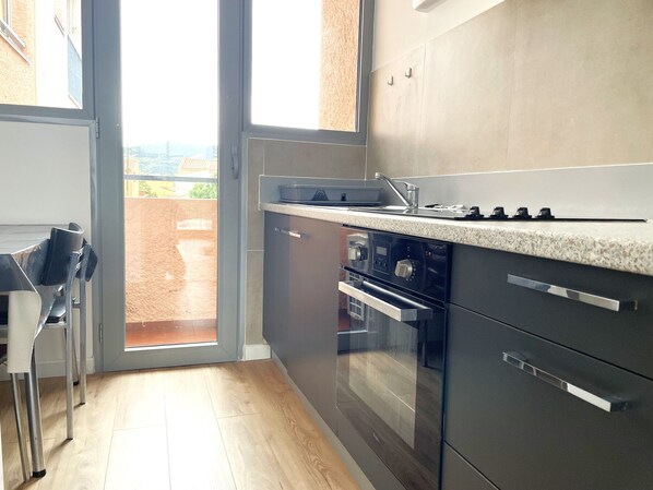 Fridge, microwave, oven, stovetop