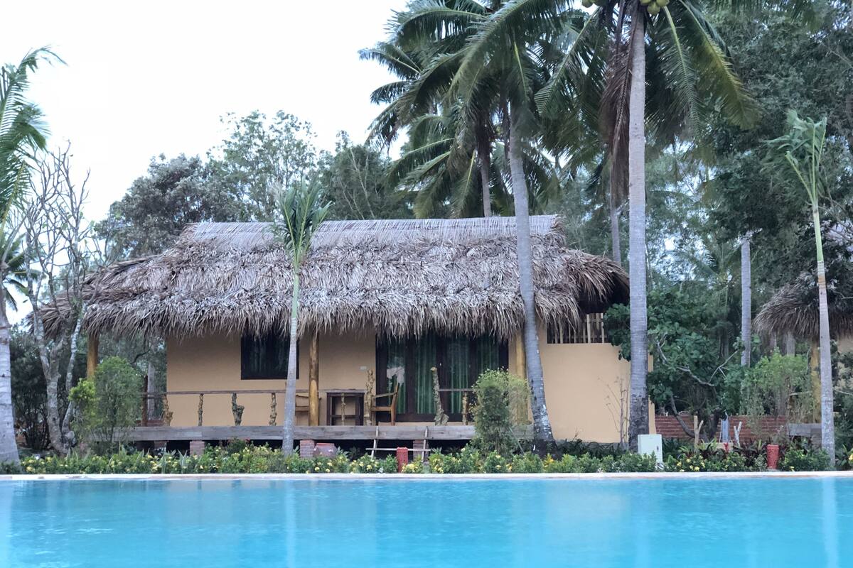 Family Bungalow, Smoking, Pool View
