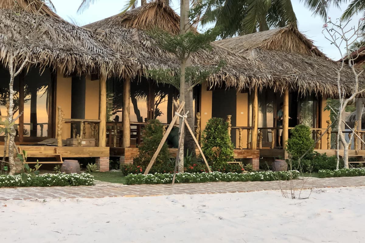 Bungalow, vista a la playa, frente al mar | Vista del balcón