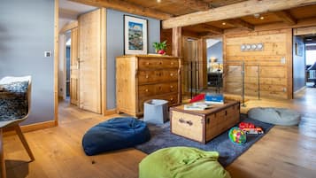7 habitaciones, tabla de planchar con plancha, wifi y ropa de cama