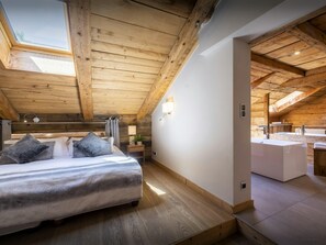 7 bedrooms, iron/ironing board, WiFi, bed sheets