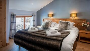 7 bedrooms, iron/ironing board, WiFi, bed sheets