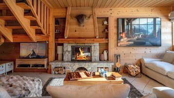 TV, peis, DVD-spiller og bordtennis