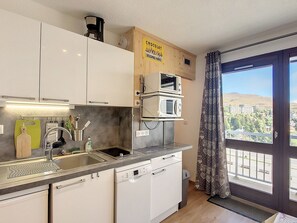 Kühlschrank, Herdplatte, Geschirrspüler