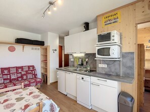 Fridge, stovetop, dishwasher, coffee/tea maker