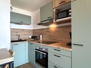 Fridge, microwave, dishwasher, coffee/tea maker