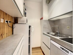 Réfrigérateur, four, plaque de cuisson, lave-vaisselle