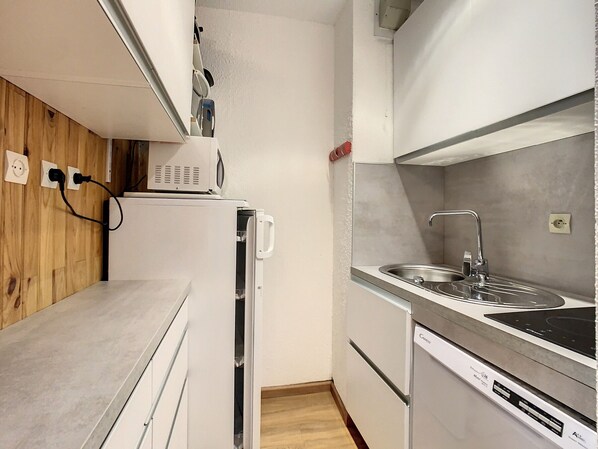 Kühlschrank, Ofen, Herdplatte, Geschirrspüler