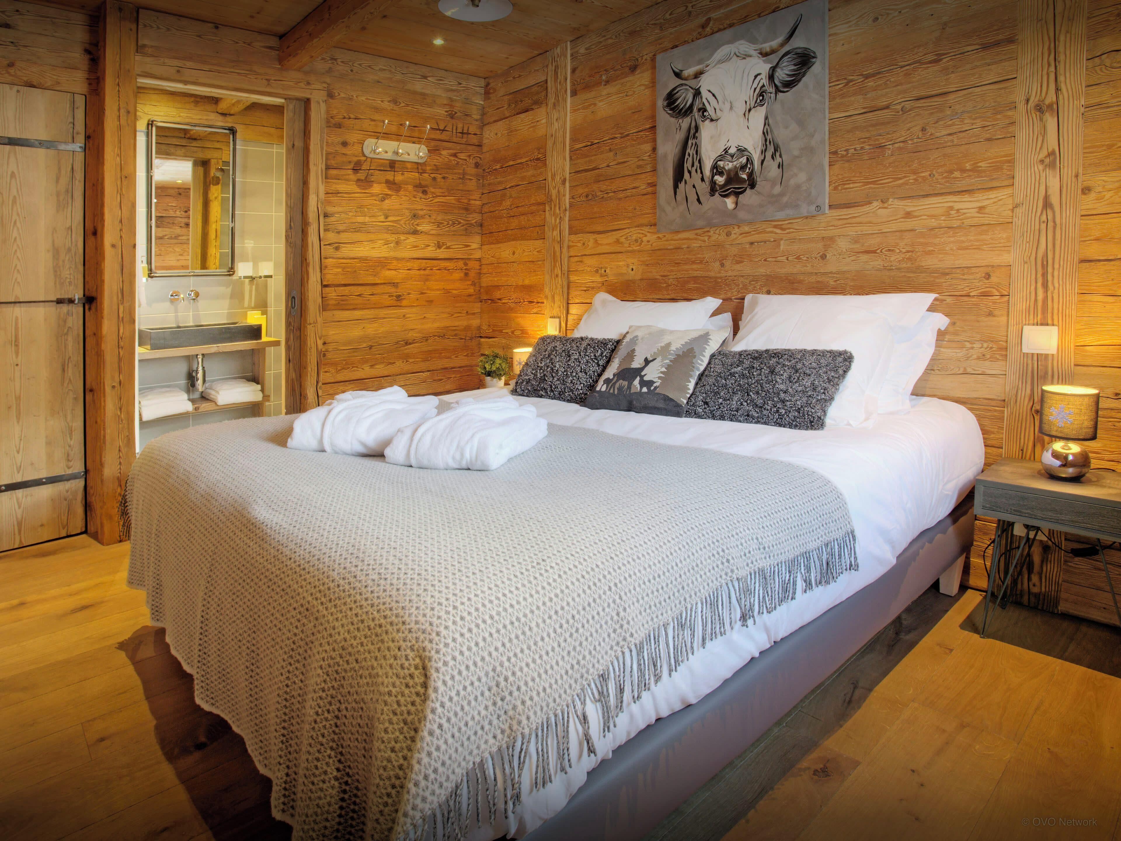 6 bedrooms, iron/ironing board, WiFi, bed sheets