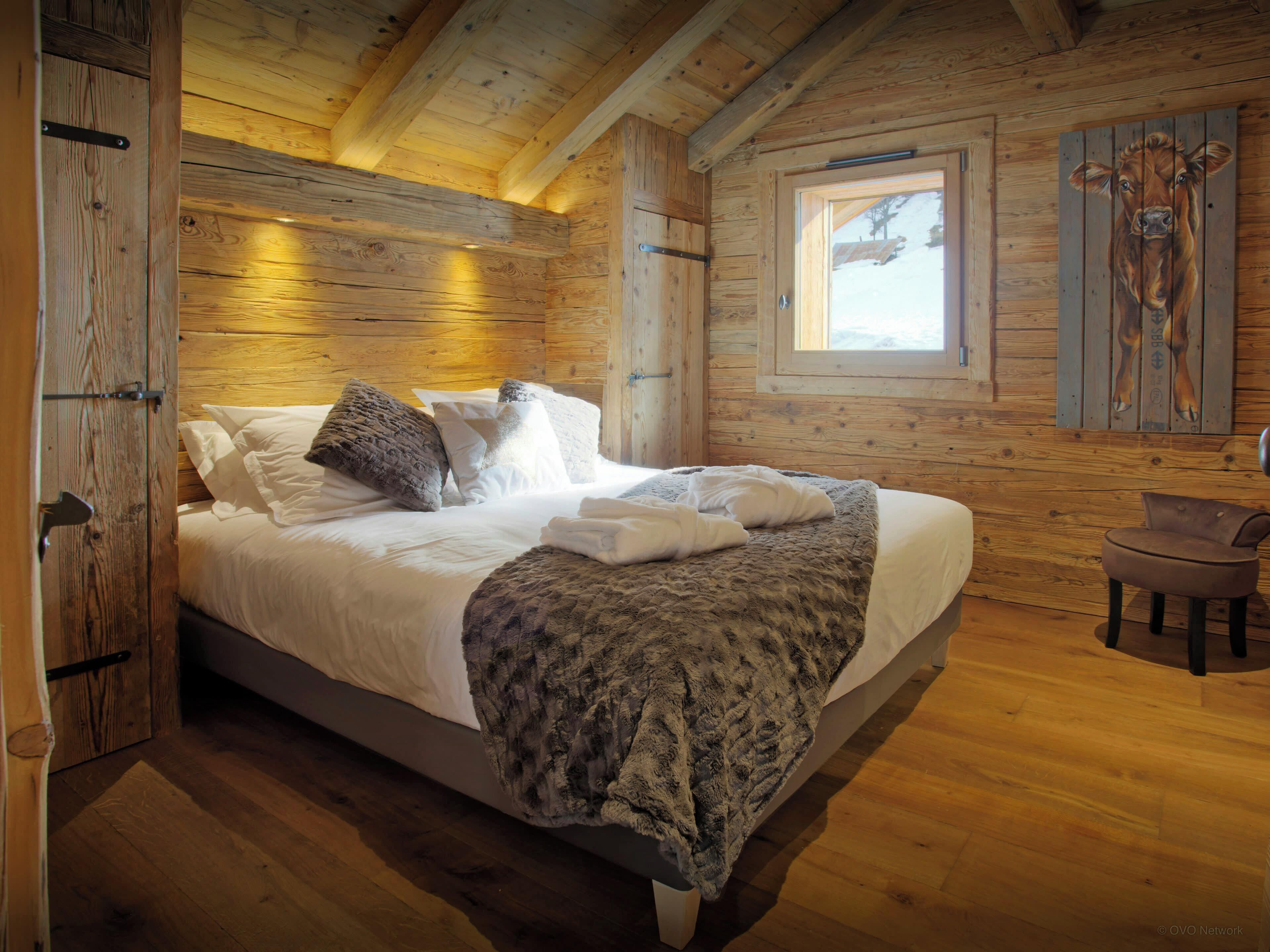 6 bedrooms, iron/ironing board, WiFi, bed sheets