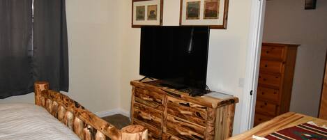 2 bedrooms, iron/ironing board, Internet, bed sheets