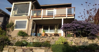 Olympia View Queen Anne Craftsmen