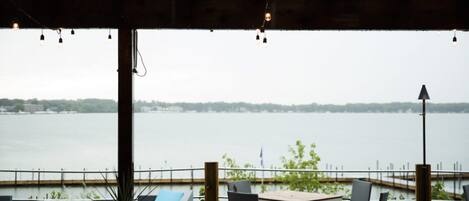 تناول الطعام بالخارج