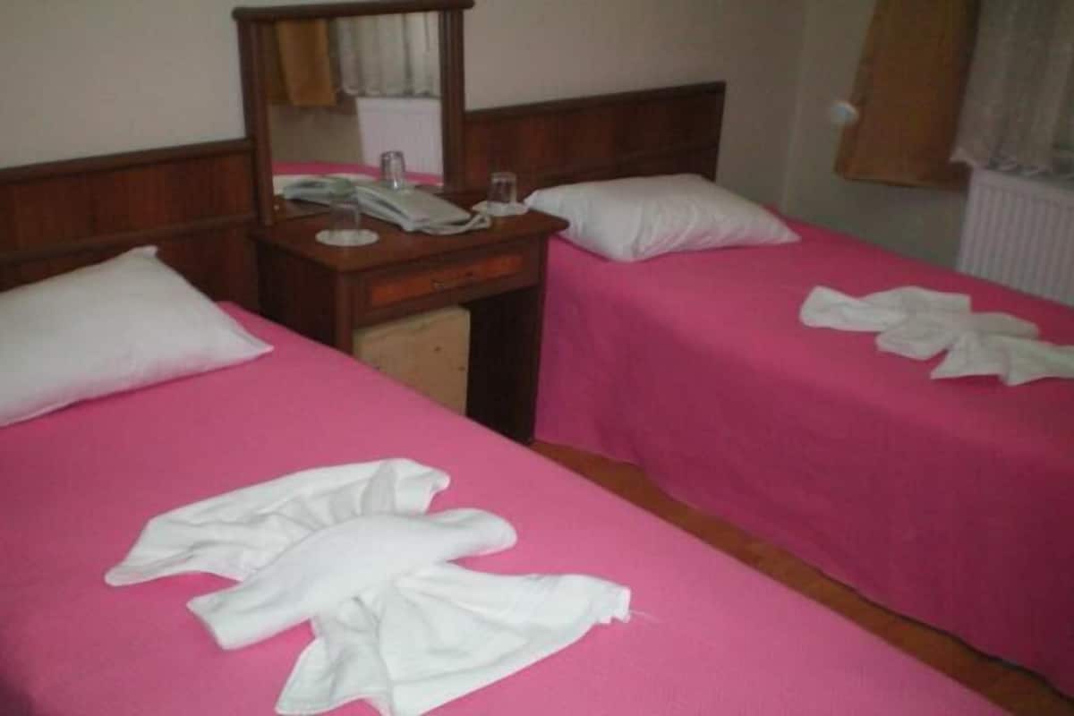 In-room safe, desk, free WiFi
