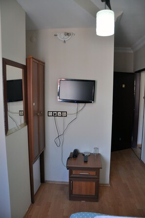 In-room safe, desk, free WiFi - Hekimoglu Otel (Erzurum)