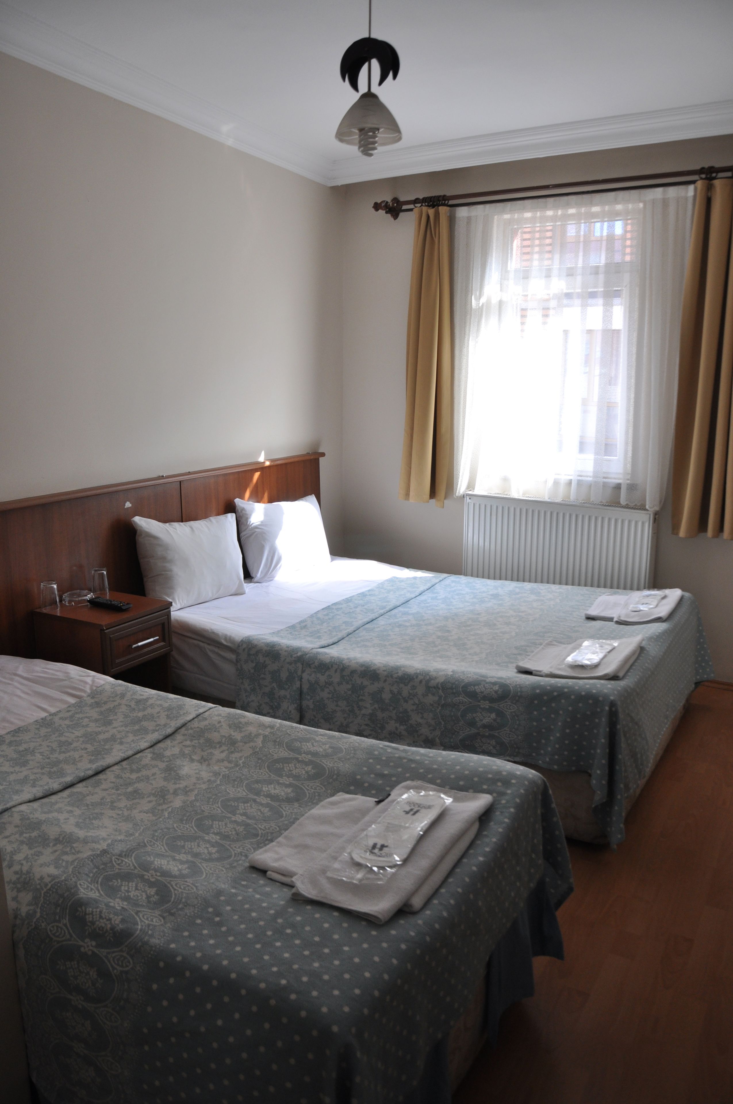 In-room safe, desk, free WiFi