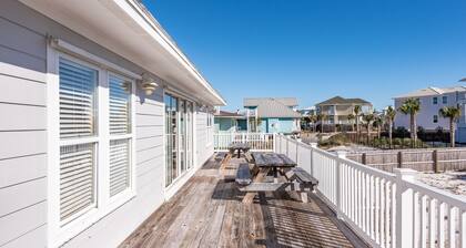 Private Pool! 6/5 bedroom 3/2 baths Sleeps up to 19