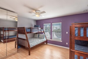 6 bedrooms, iron/ironing board, WiFi, bed sheets
