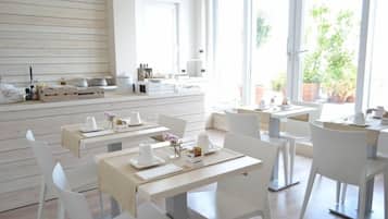 Petit déjeuner buffet compris tous les jours